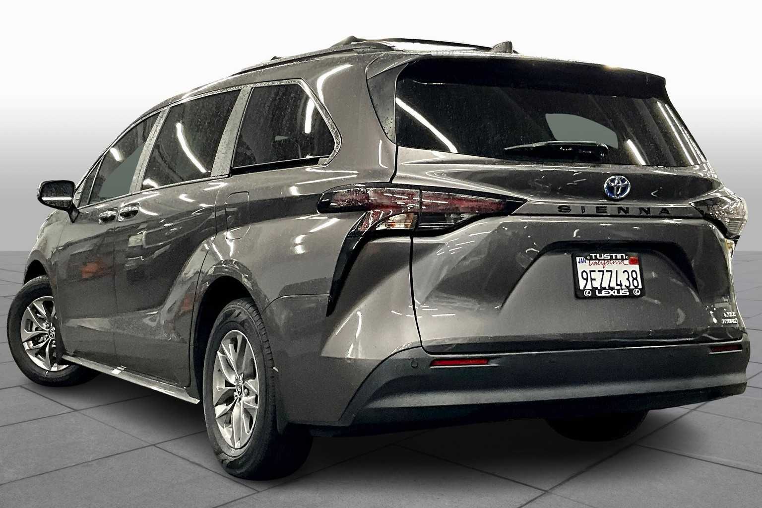 Vehicle image 4 of 32
