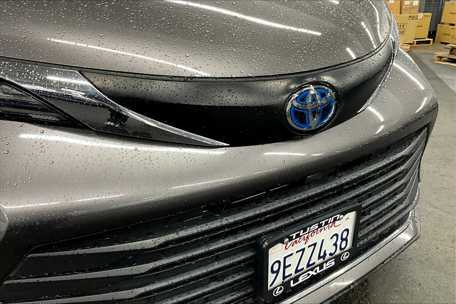 Vehicle image 27 of 32