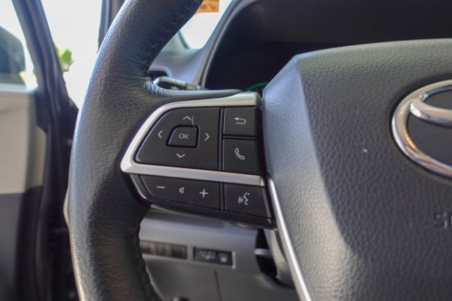 Vehicle image 14 of 26