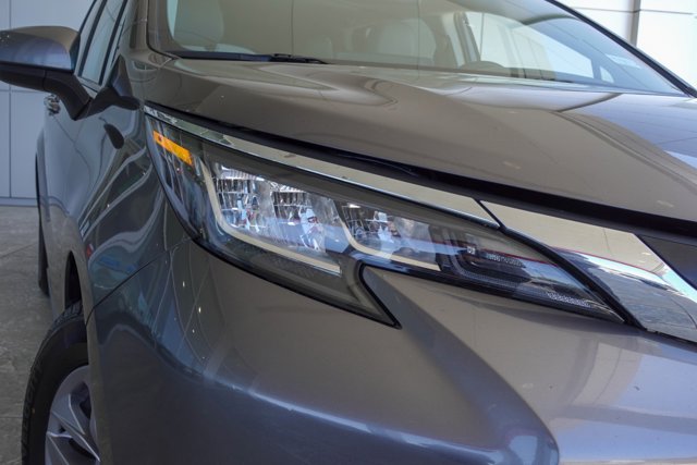 Vehicle image 6 of 26