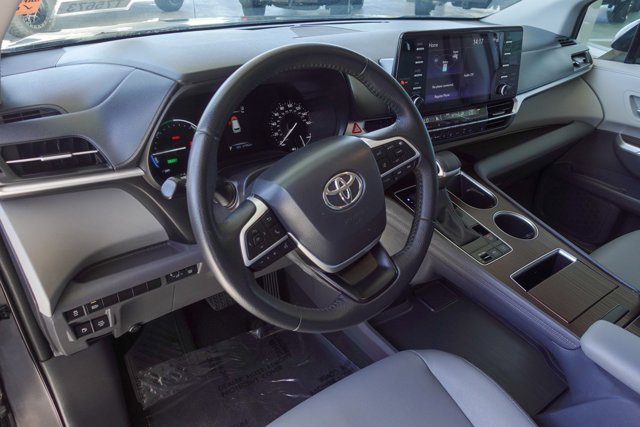 Vehicle image 9 of 26
