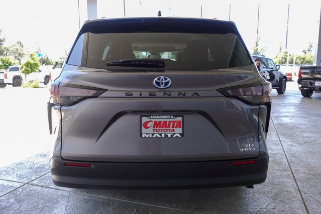 Vehicle image 4 of 26