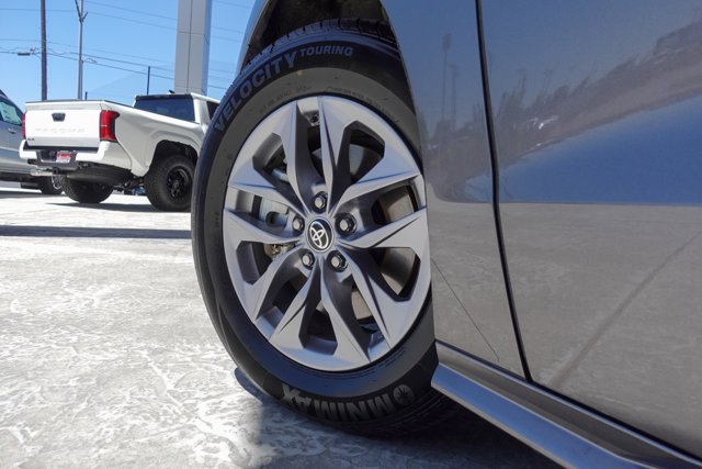 Vehicle image 8 of 26