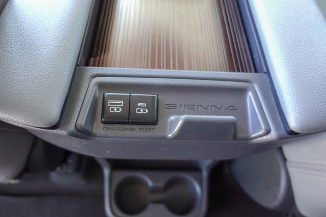 Vehicle image 24 of 26