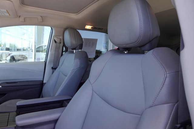 Vehicle image 10 of 26