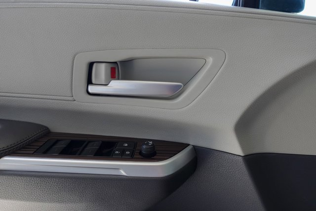 Vehicle image 11 of 26