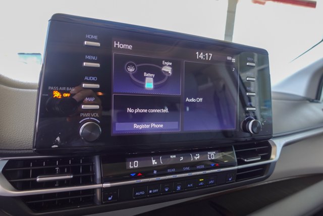 Vehicle image 17 of 26