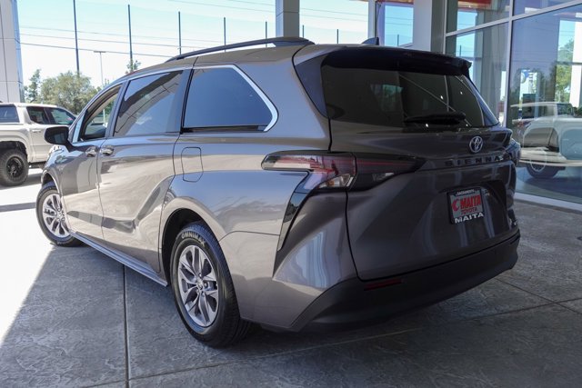 Vehicle image 3 of 26