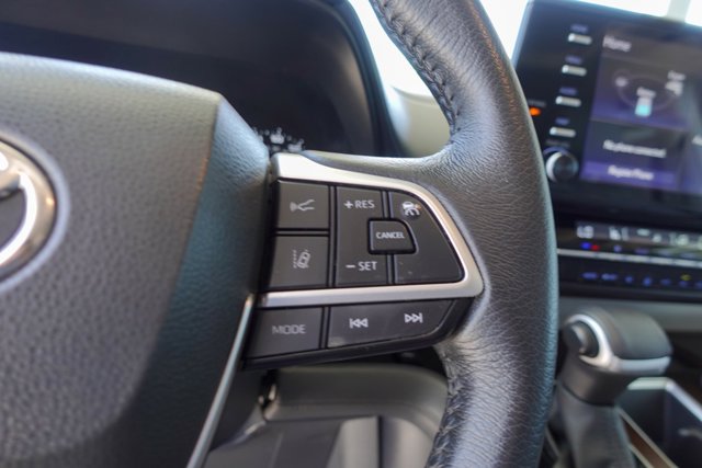 Vehicle image 15 of 26