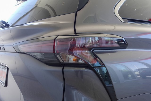 Vehicle image 7 of 26