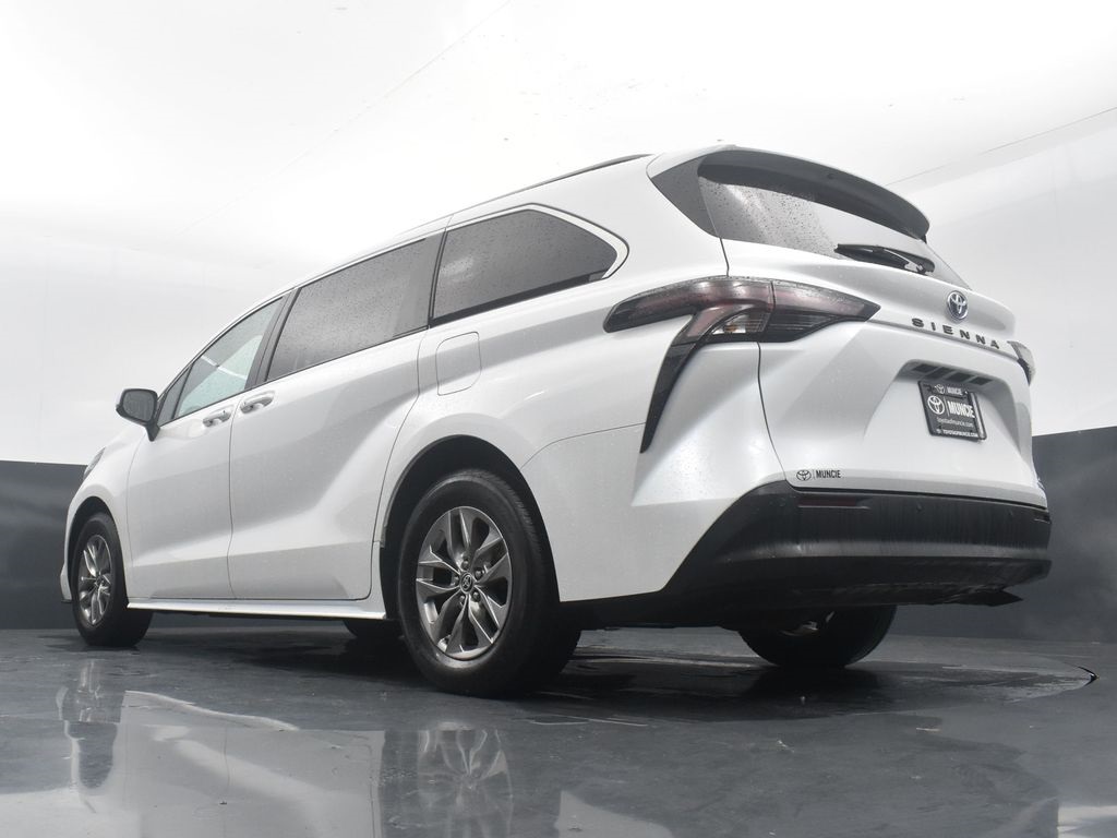 Vehicle image 22 of 61