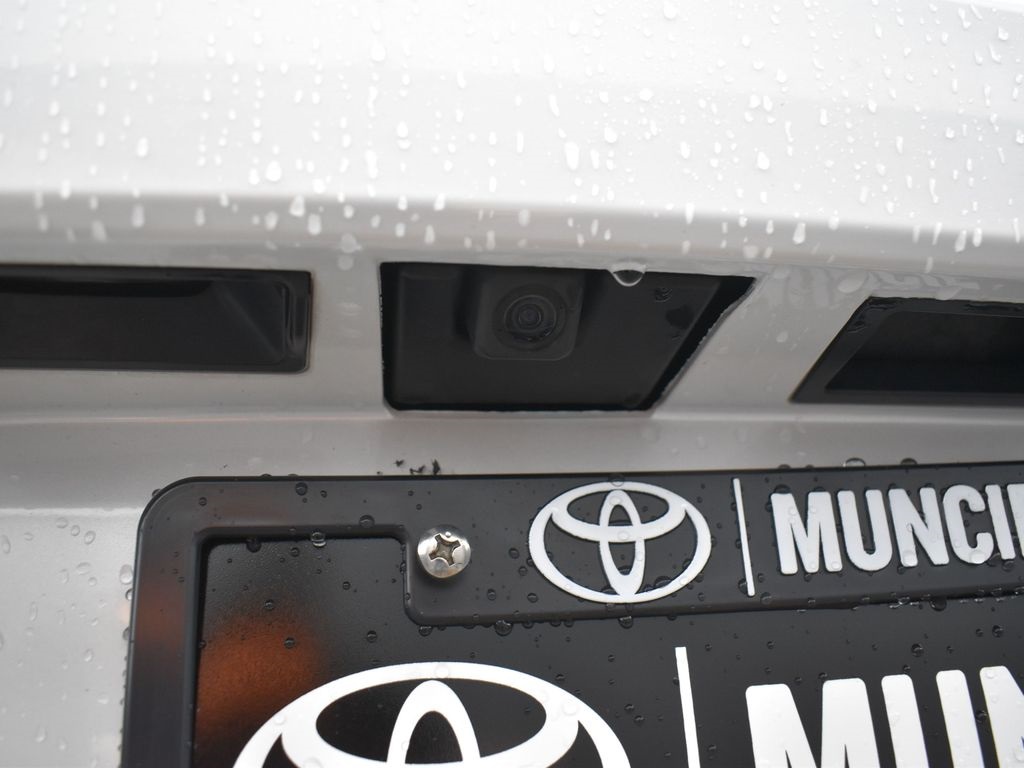 Vehicle image 32 of 61