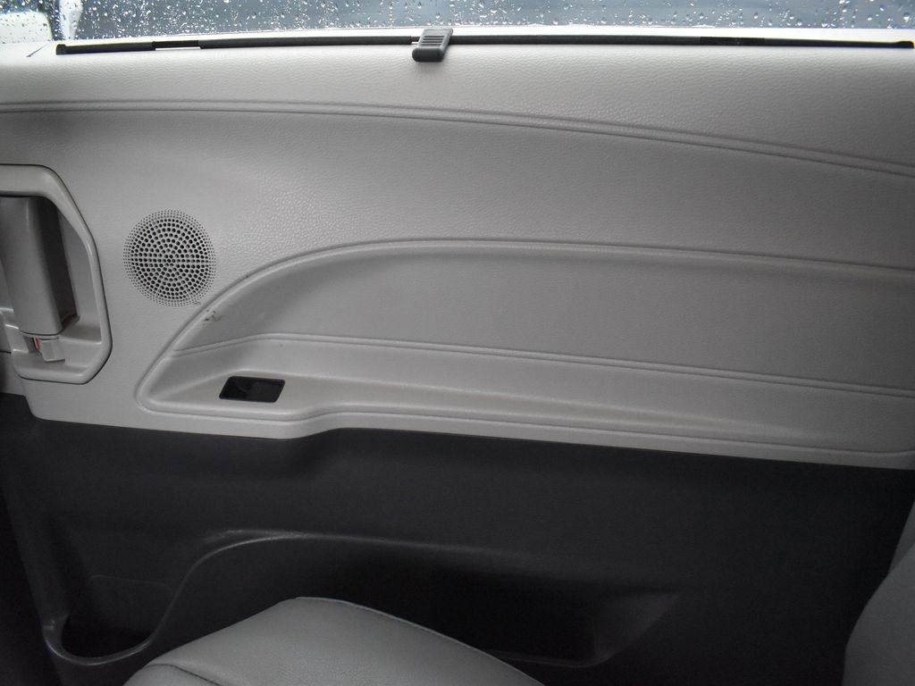 Vehicle image 50 of 61