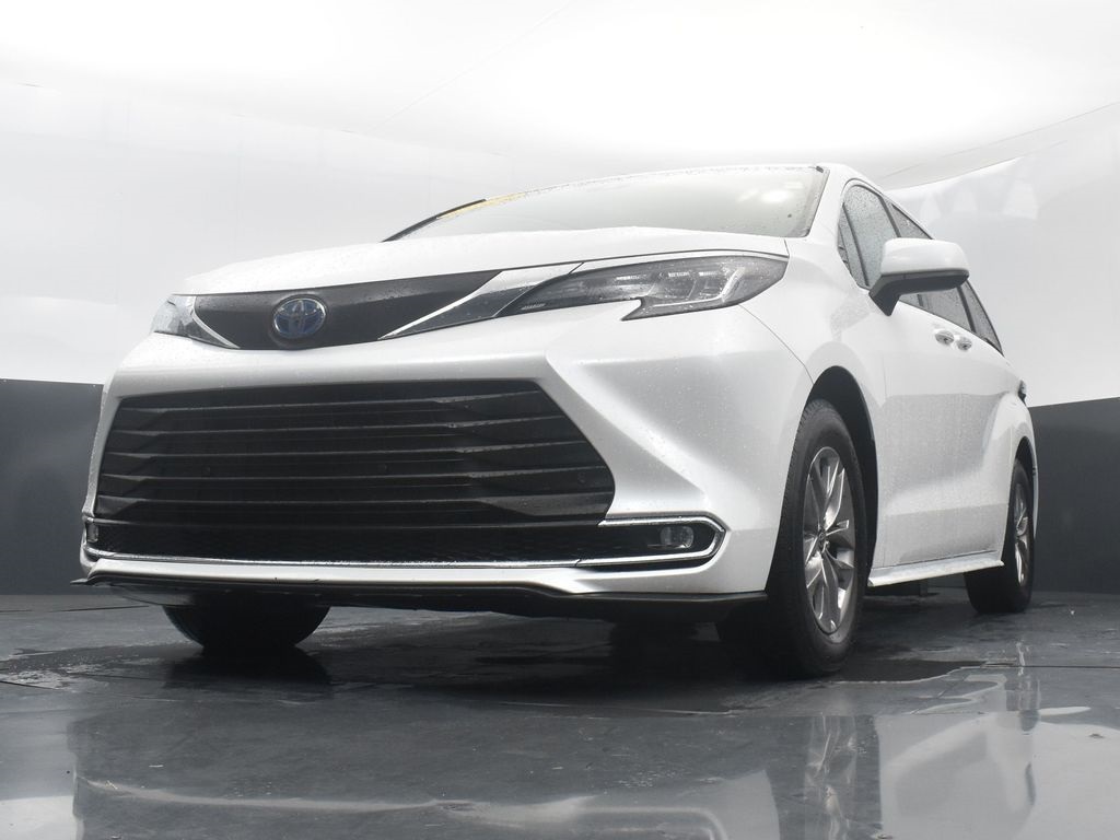 Vehicle image 3 of 61