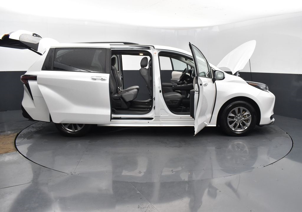 Vehicle image 12 of 61