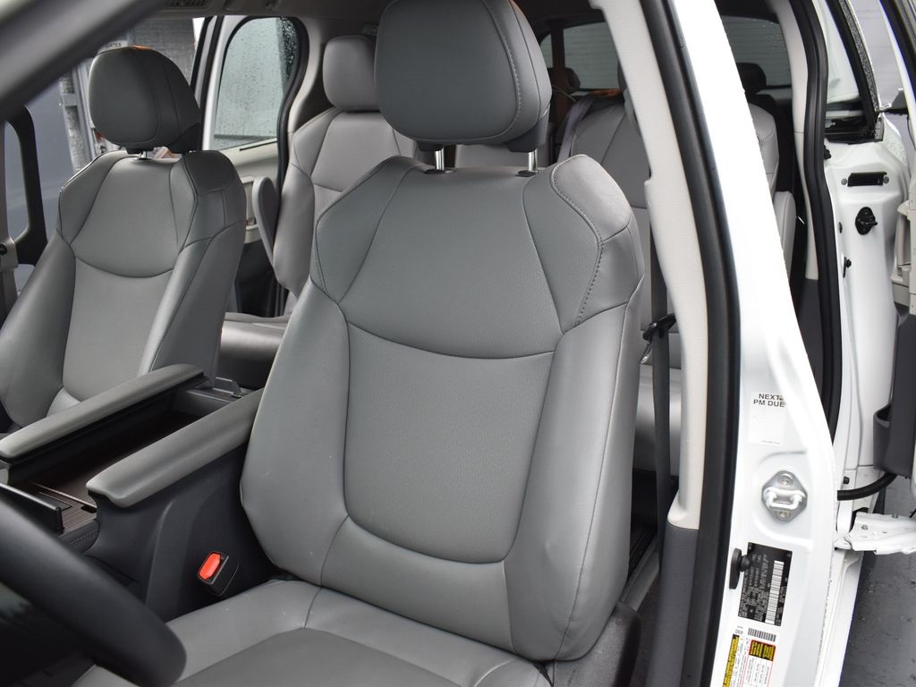 Vehicle image 28 of 61