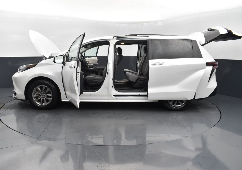 Vehicle image 25 of 61