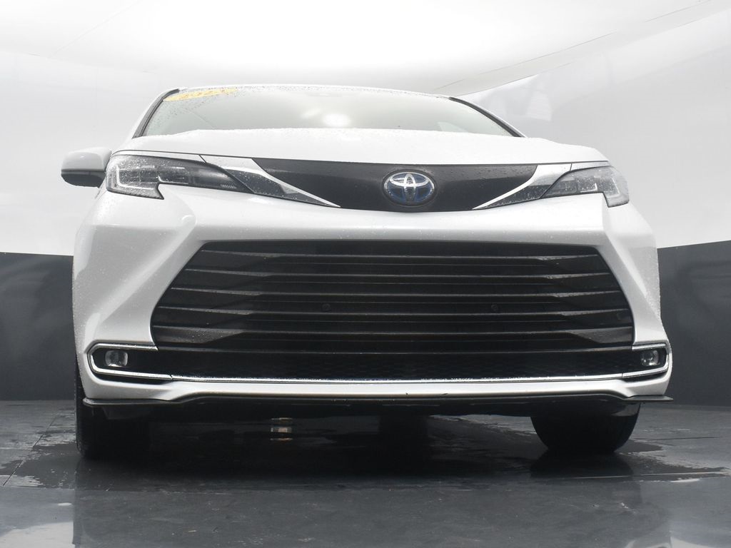 Vehicle image 4 of 61