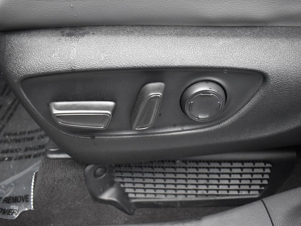 Vehicle image 34 of 61