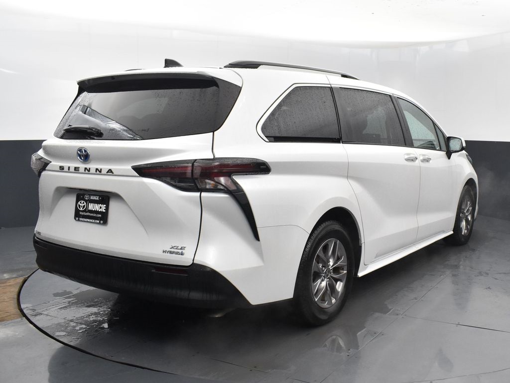 Vehicle image 15 of 61