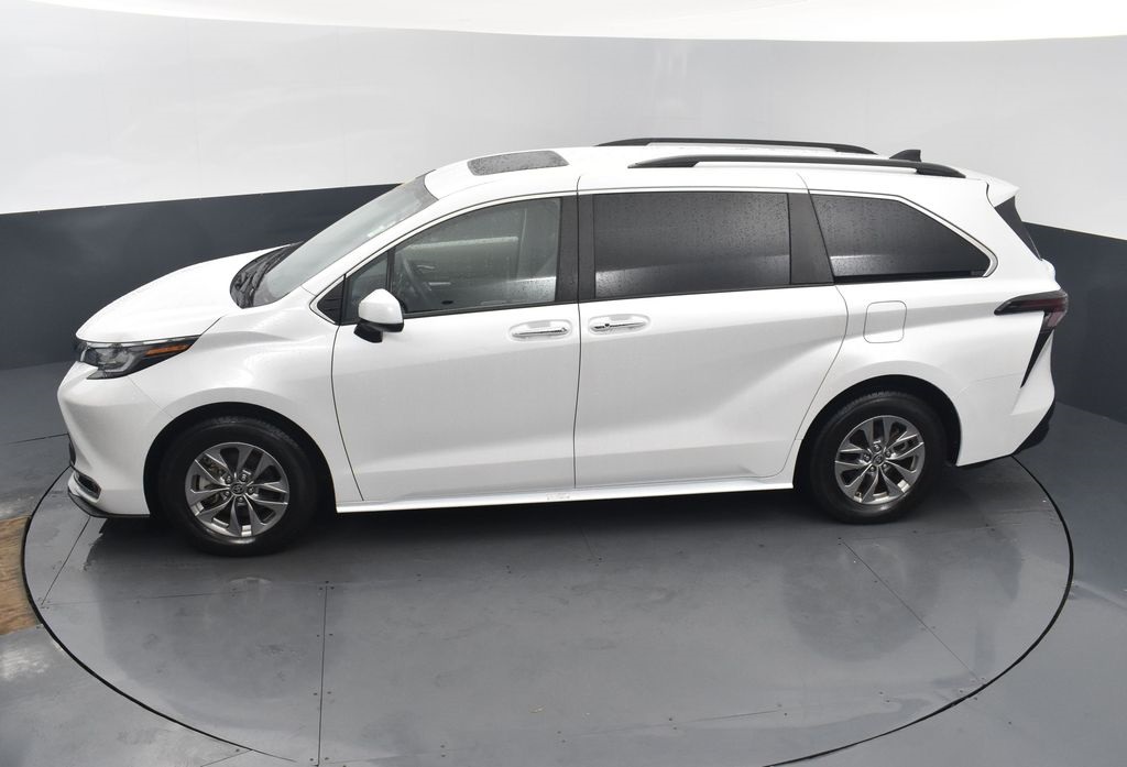 Vehicle image 26 of 61