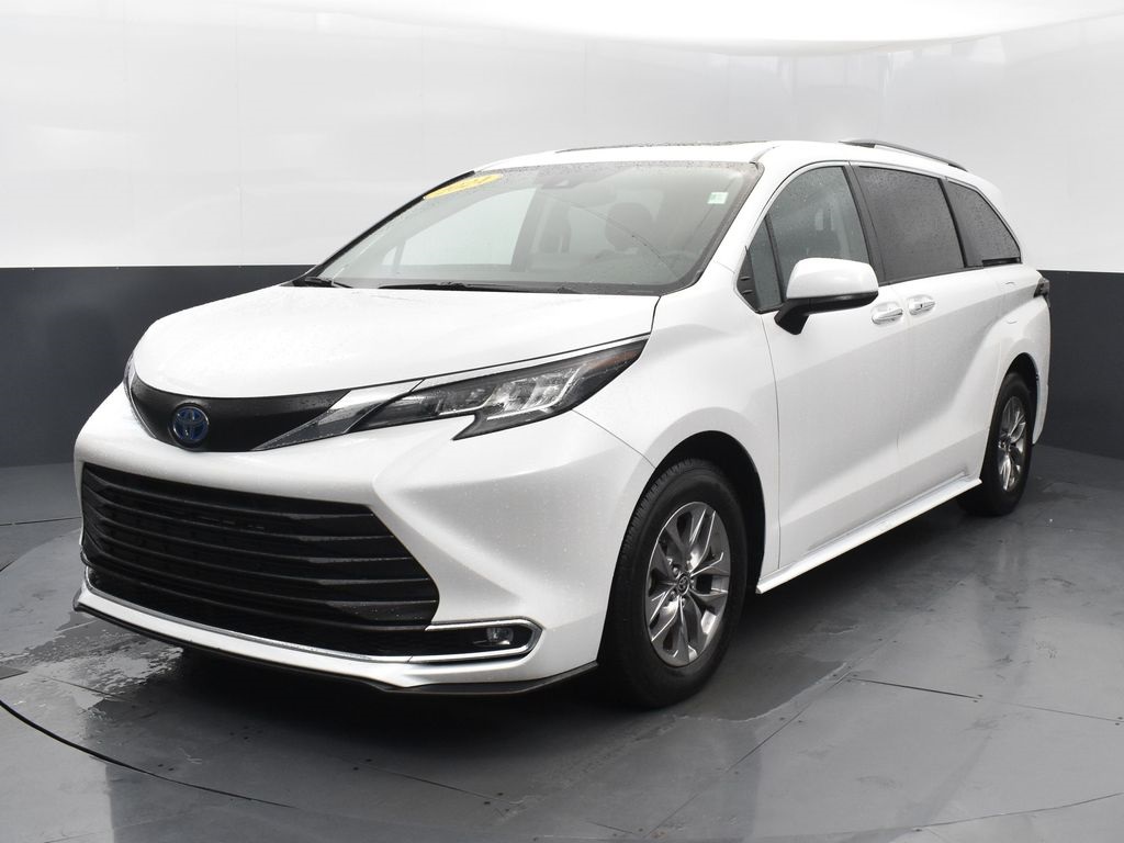 Vehicle image 2 of 61