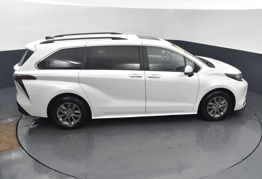 Vehicle image 13 of 61