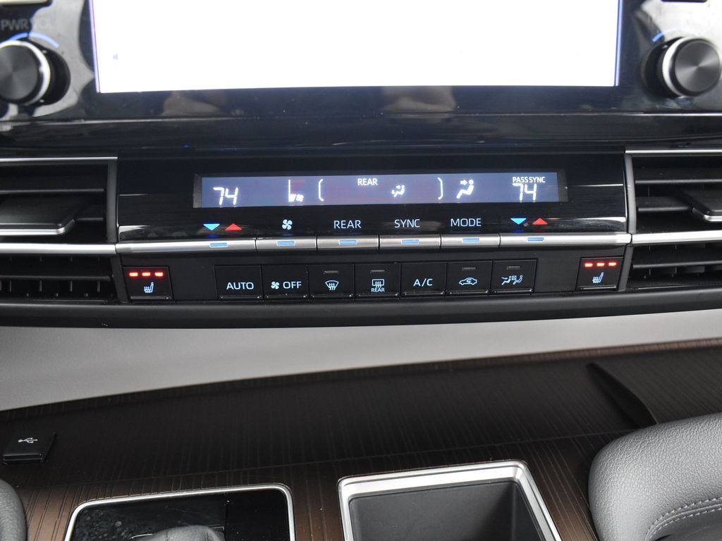 Vehicle image 39 of 61