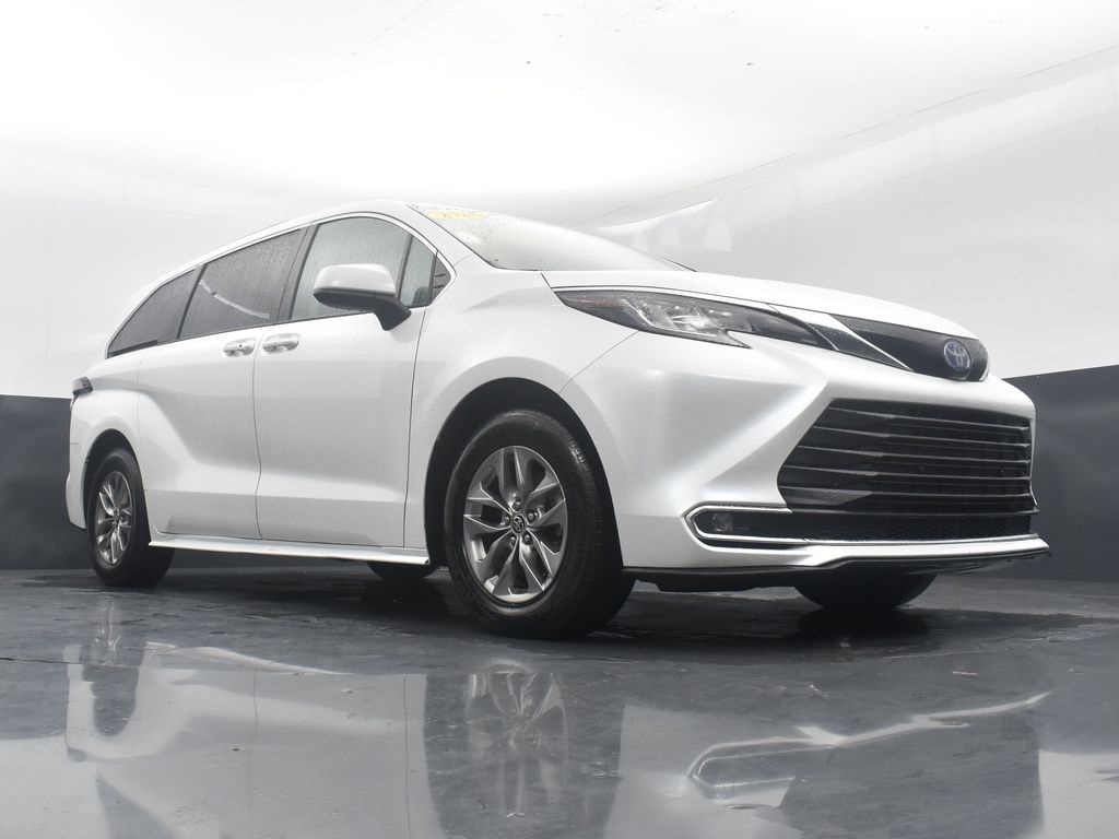 Vehicle image 9 of 61