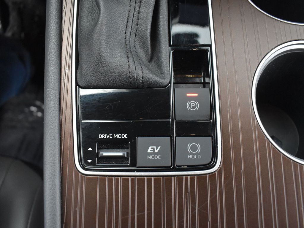 Vehicle image 43 of 61