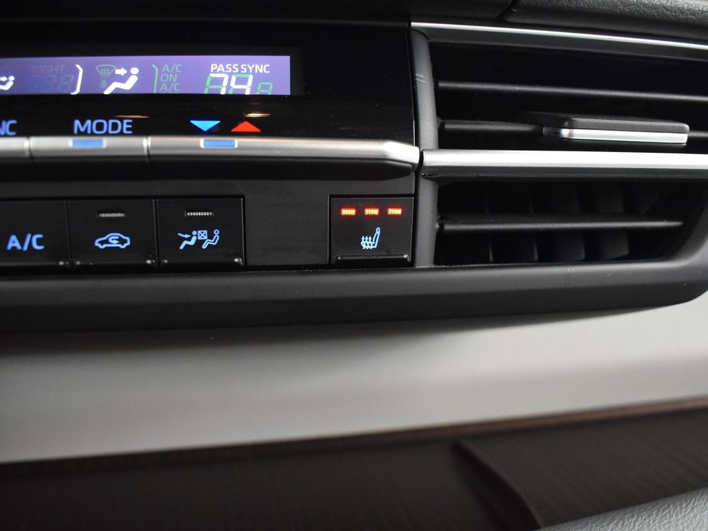Vehicle image 41 of 61