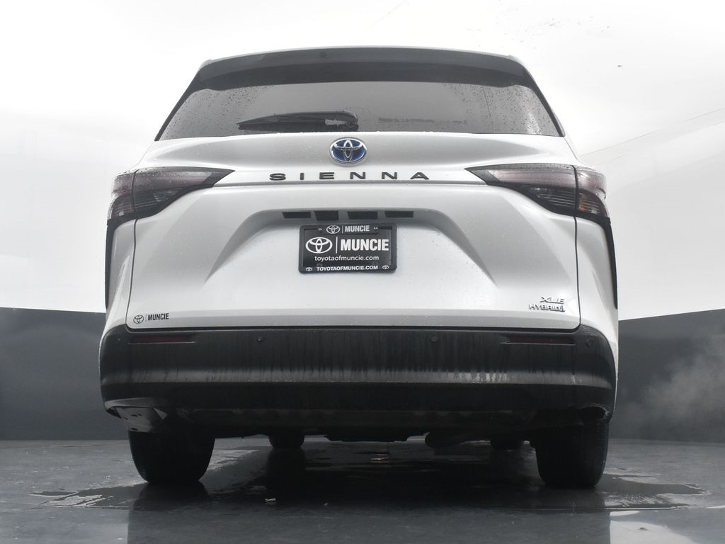 Vehicle image 17 of 61
