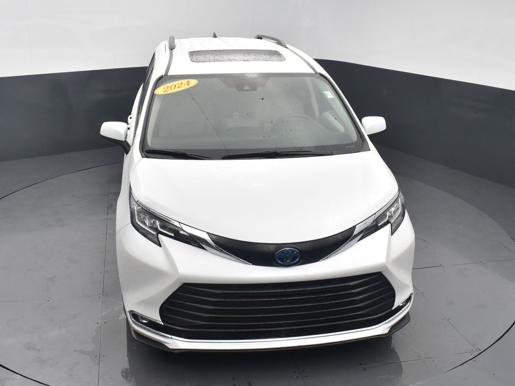 Vehicle image 5 of 61