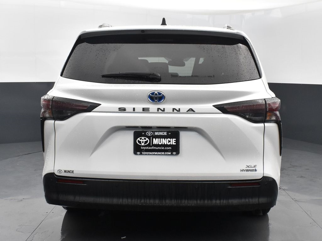Vehicle image 18 of 61
