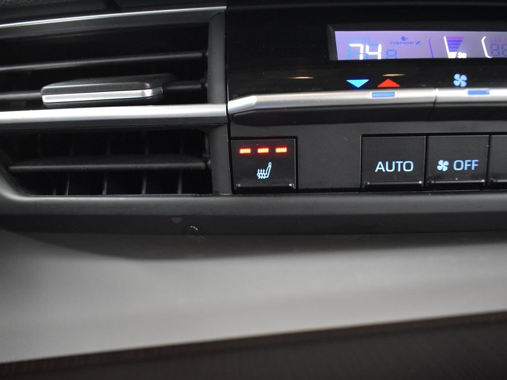 Vehicle image 40 of 61