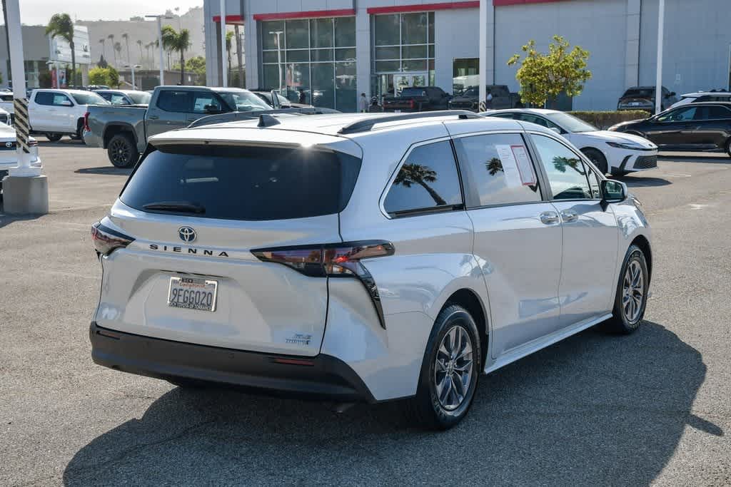 Vehicle image 4 of 28