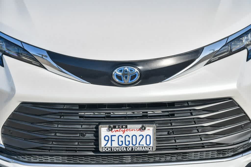 Vehicle image 25 of 28