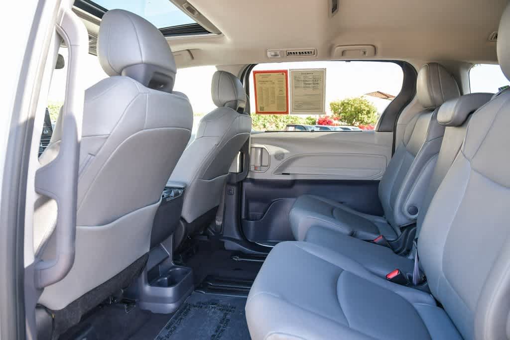 Vehicle image 11 of 28