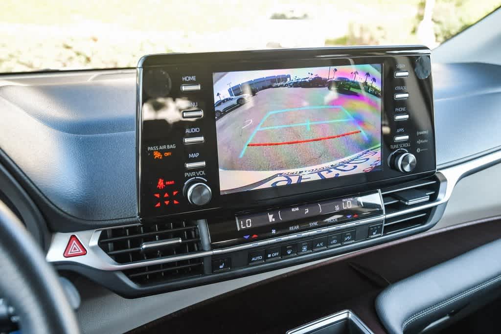 Vehicle image 17 of 28