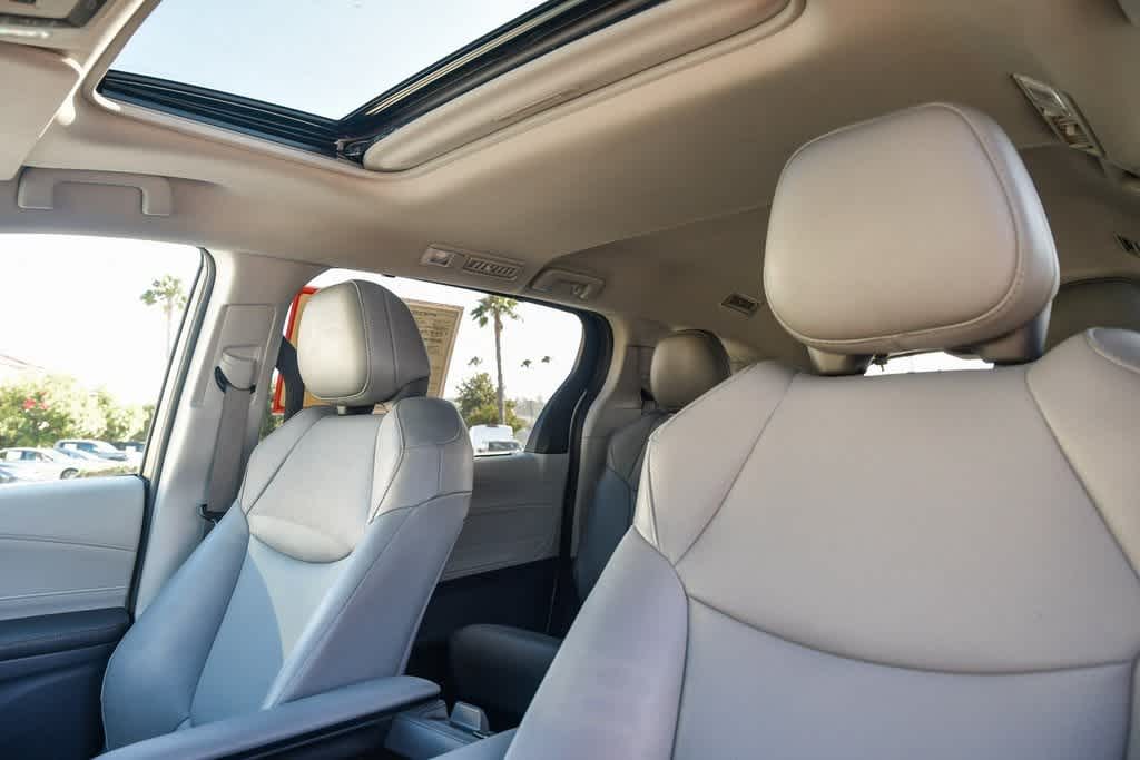 Vehicle image 12 of 28