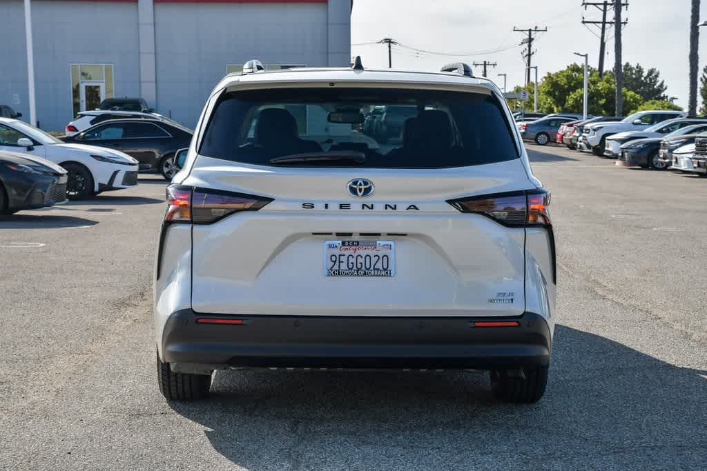 Vehicle image 5 of 28