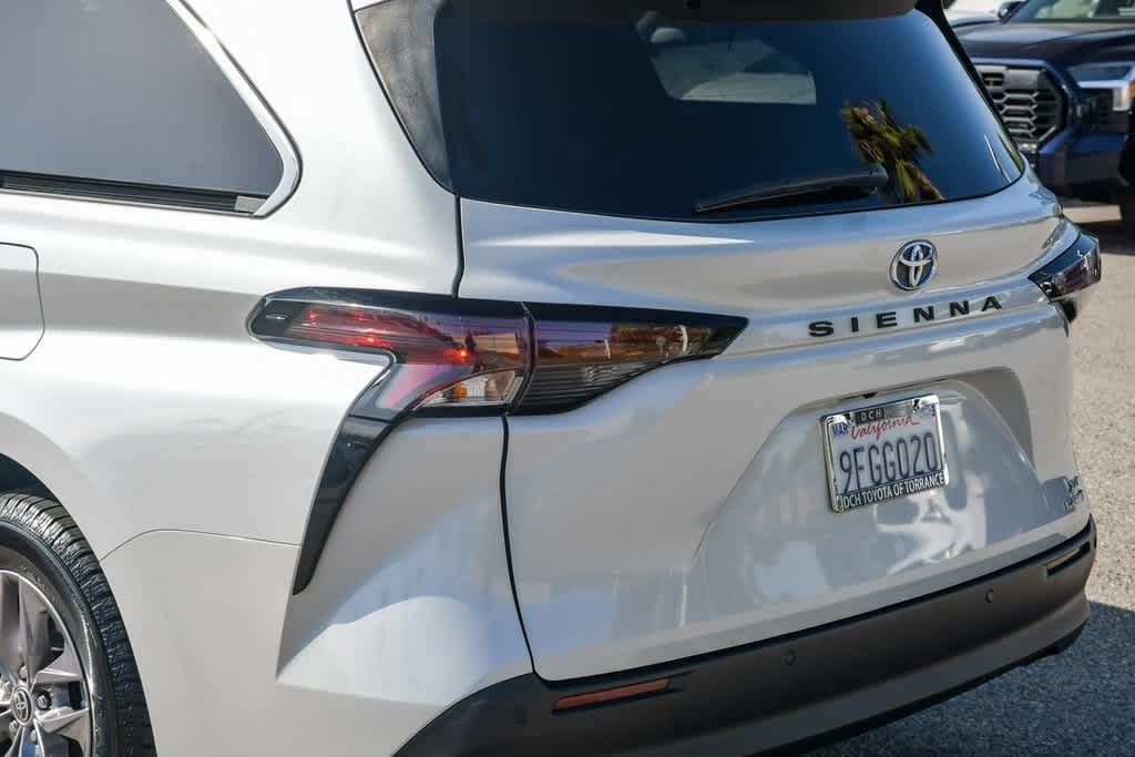 Vehicle image 26 of 28