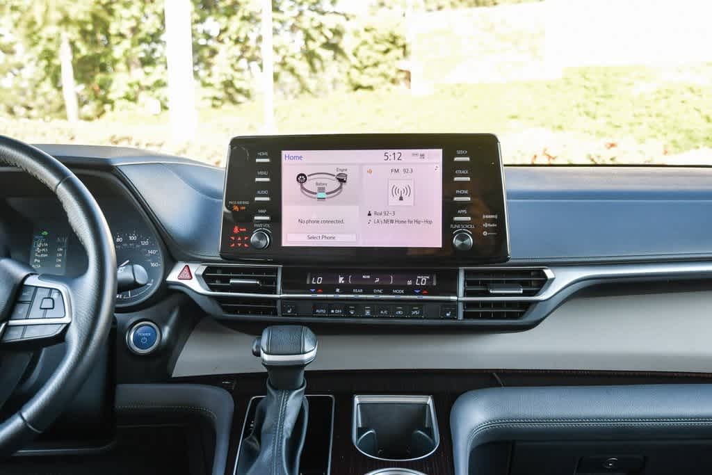 Vehicle image 27 of 28