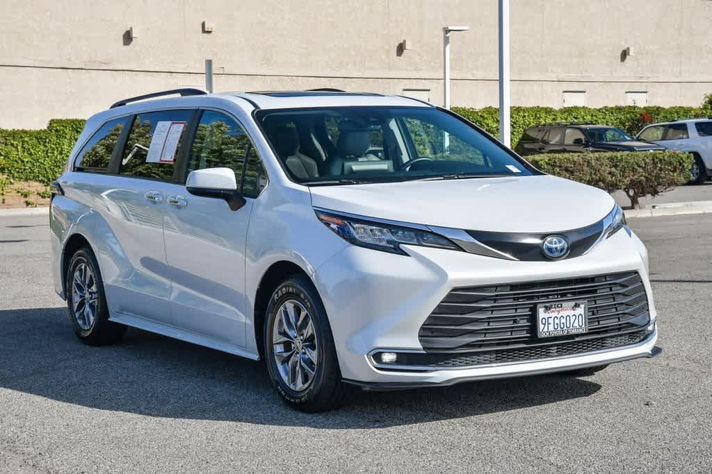 Vehicle image 3 of 28