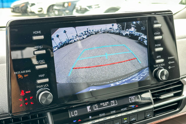 Vehicle image 25 of 27