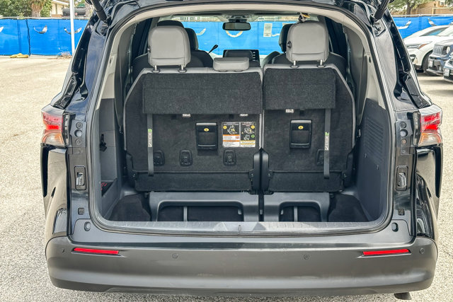 Vehicle image 26 of 27