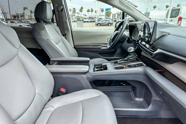 Vehicle image 16 of 27