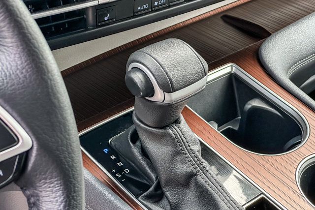 Vehicle image 21 of 27