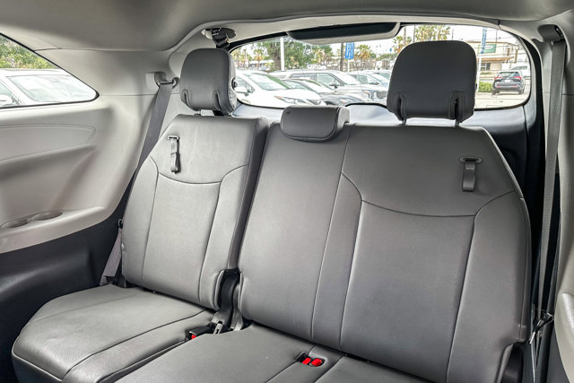 Vehicle image 19 of 27