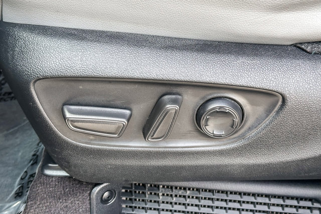 Vehicle image 23 of 27